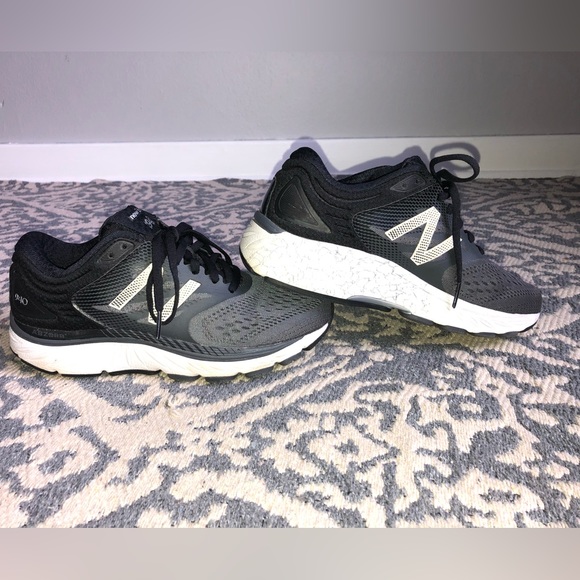 New Balance Women's 940 V4 Running Shoe - Picture 6 of 10
